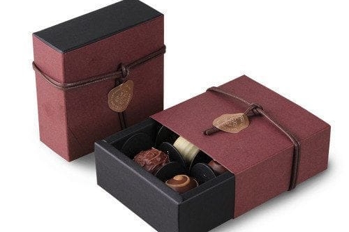 Graduation chocolate gifts 19 Black graduation-themed chocolate box with gold cap topper