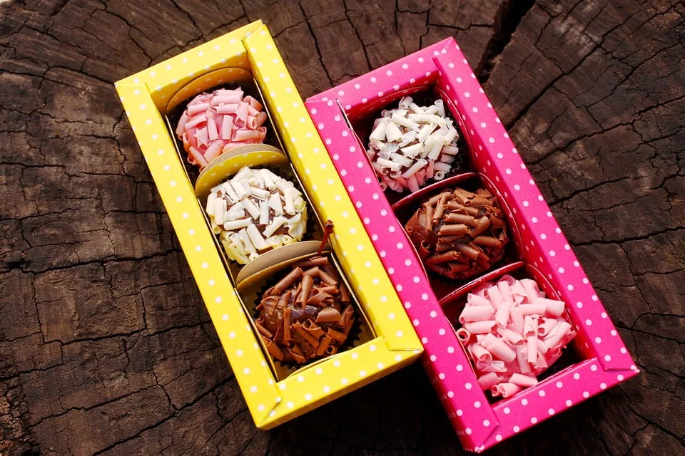 favor-chocolate-boxes 18 Handmade Rakhi chocolate box with Rakhi thread and almonds