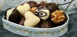 valentines day heart-chocolate-gift