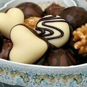 valentines day heart-chocolate-gift