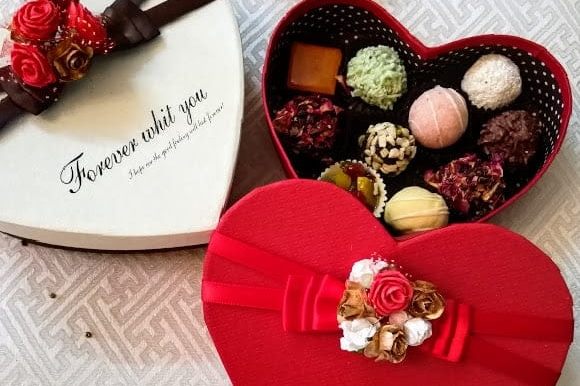 valentine-day-chocolate-box 4 Heart chocolate Box