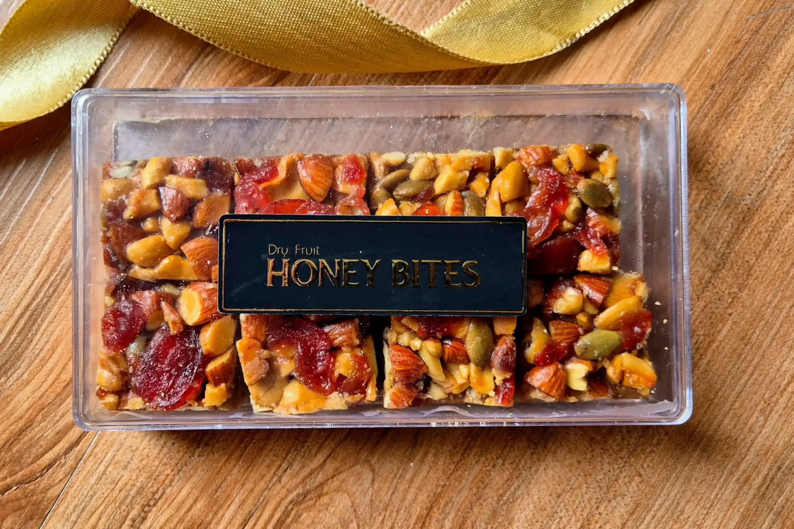 Luxury Gifting Hamper 2 Festive Hamper: Bottle, Chocolates & Dry Fruit Snacks