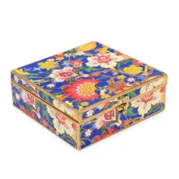 luxury 16 cavity chocolate gift box with assorted gourmet chocolates by Chocolics